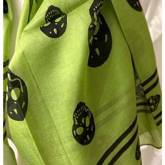 RAJ 100% Silk Green & Black Skull Print Scarf - Picture 4 of 7